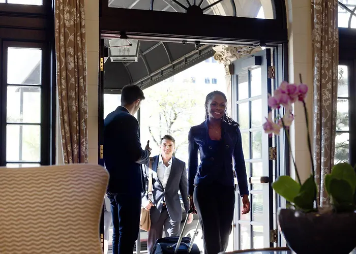 Hotel Ambassador Tulsa, Autograph Collection 4*